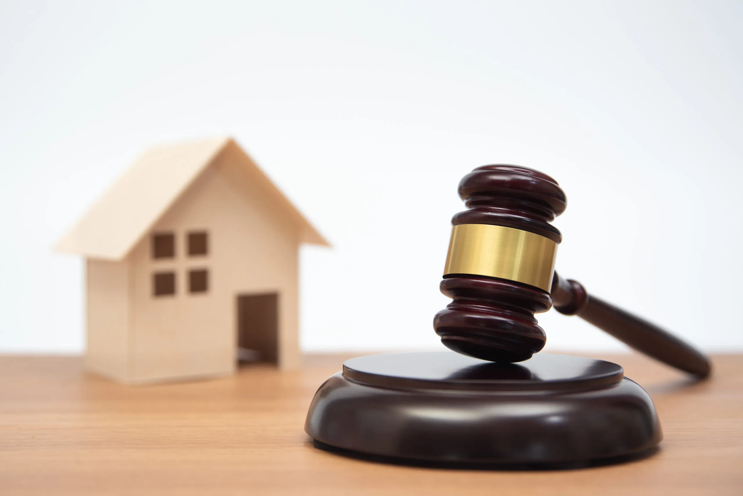 Comprendre la Loi Hoguet : les fondements juridiques de l'immobilier en France