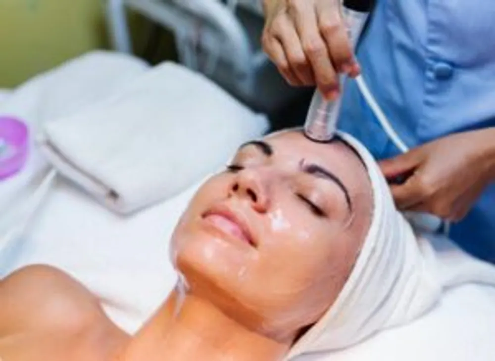 The Newest Way to Deep Clean Your Skin: Hydrafacial